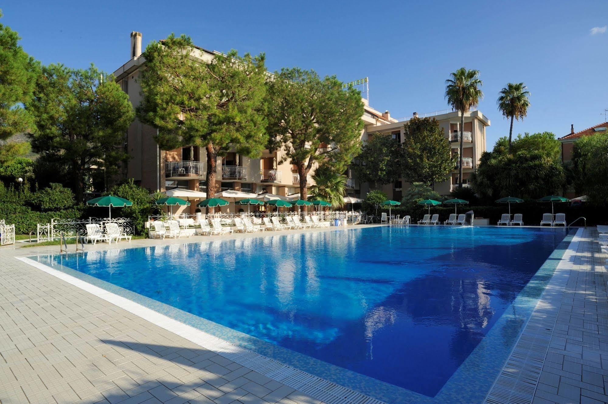 Oliveto Aparthotel 3*