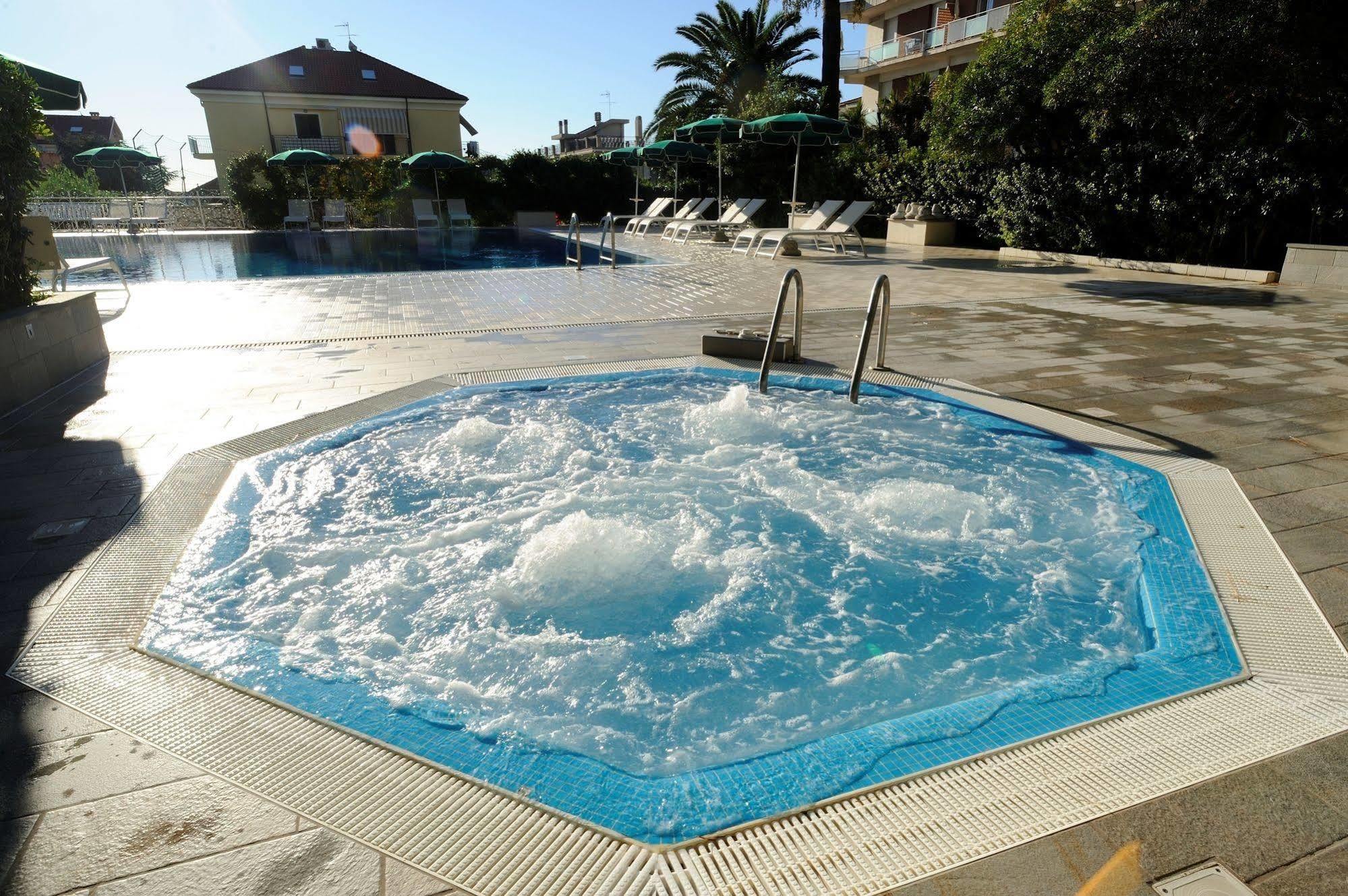 Oliveto Aparthotel Ceriale